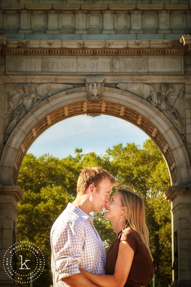 engaged couple - portraits in Brooklyn - Grand Army Plaza