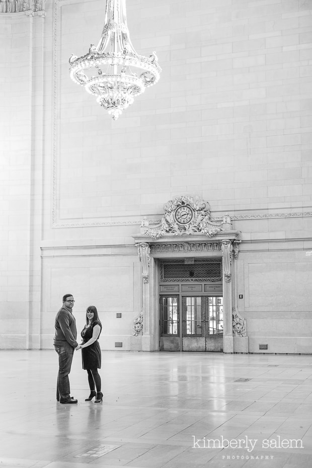 engaged couple in Grand Central - chandelier (black and white)