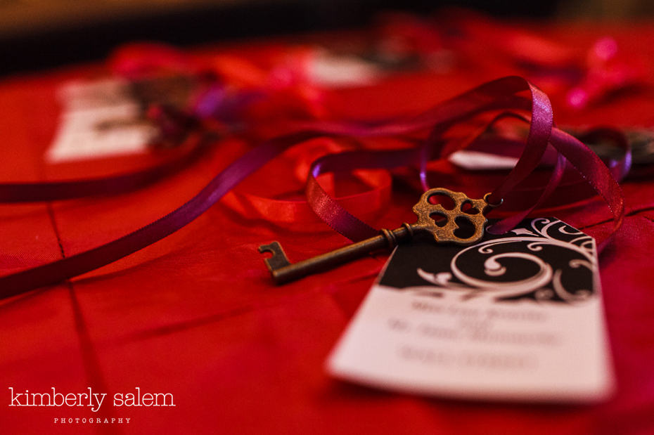 guest placecards with key detail