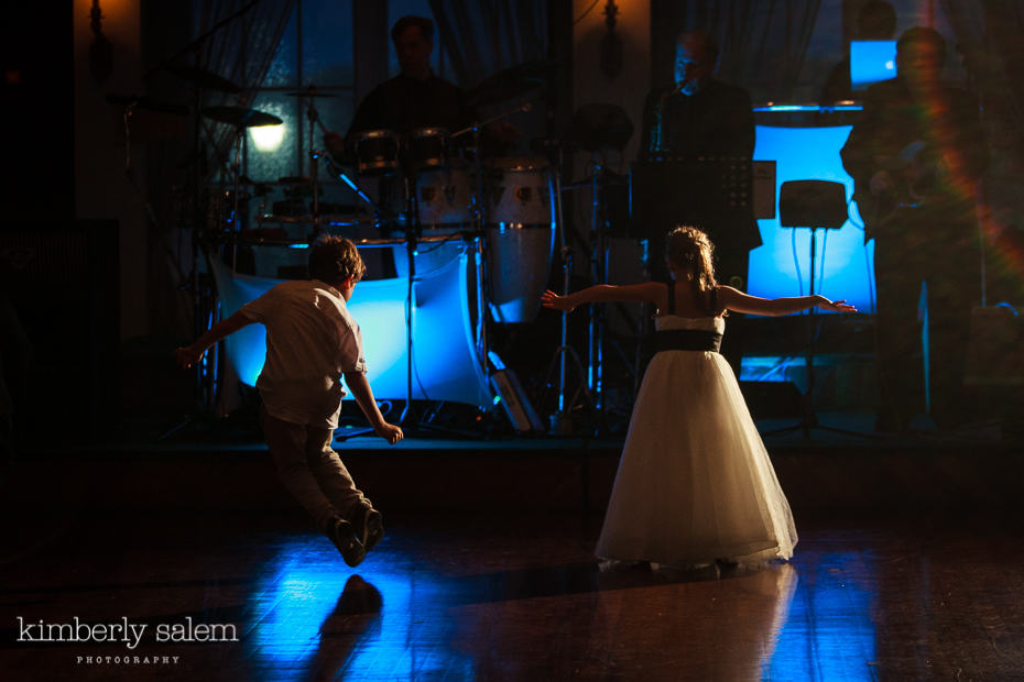 kids boogie down in front of wedding band