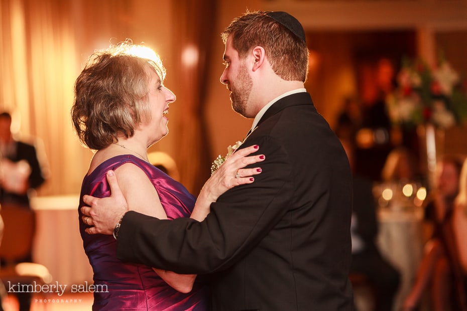 groom dancing with his mother