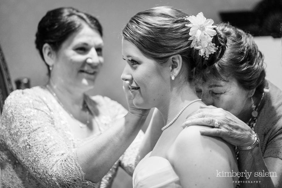 bride getting ready with mom and grandma