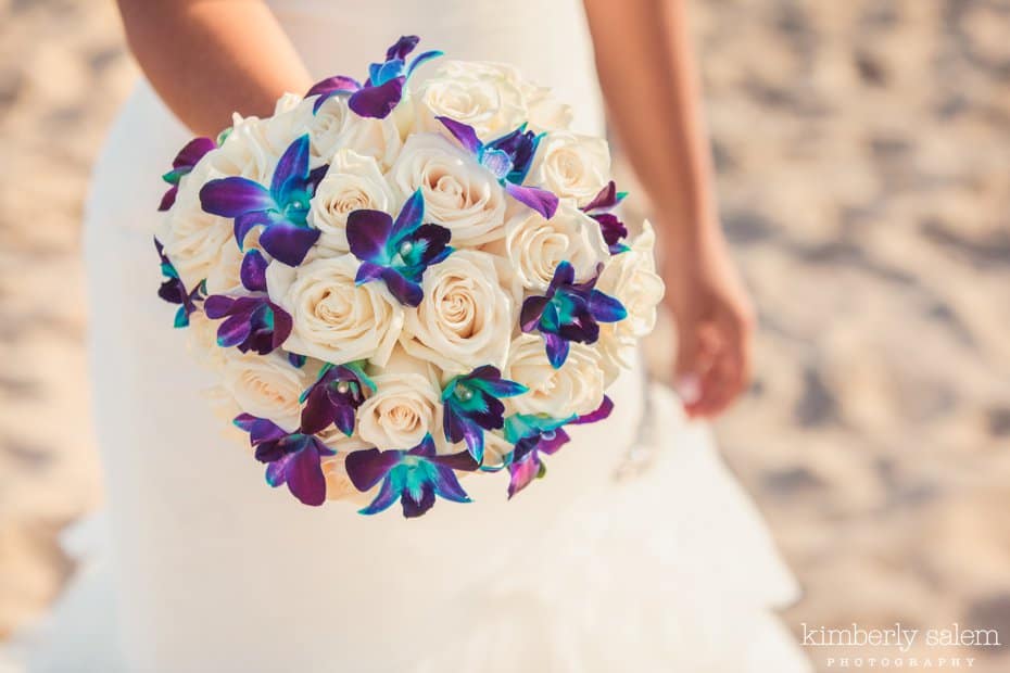 bride holding her bouquet detail